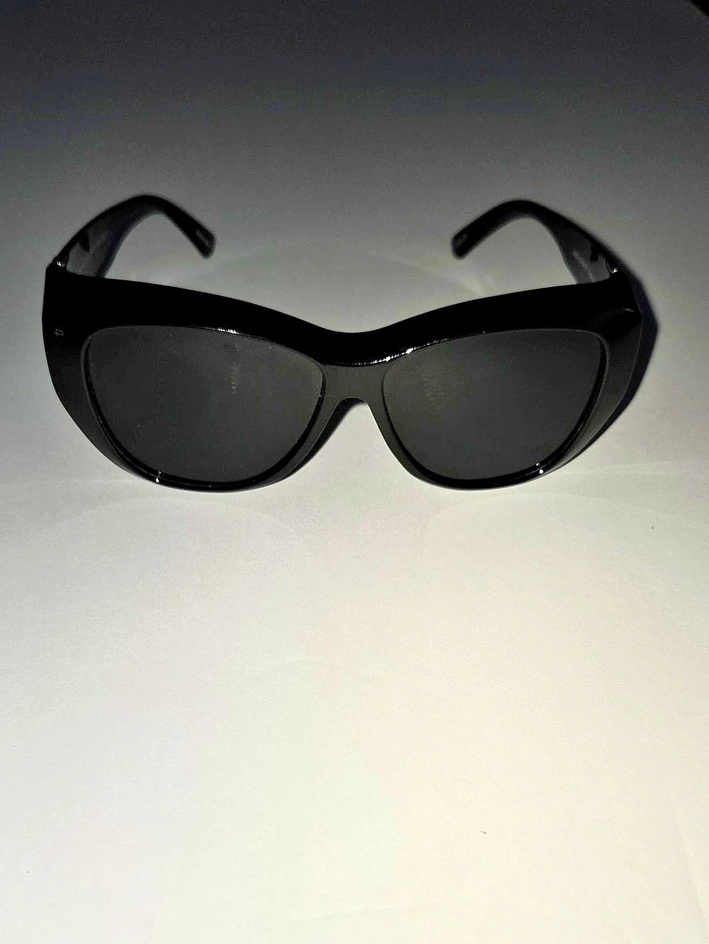 Privé Revaux The Timeless Black Polarized Sunglasses